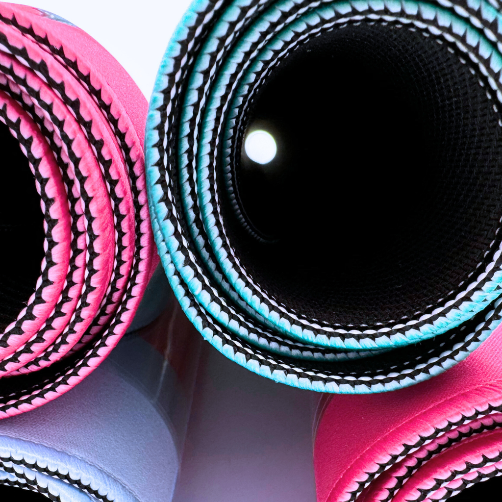 MAHJONG MAT  |  Color Wave  |  31" x 31": Green Center- Pink Scallop