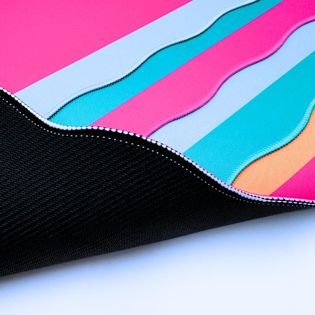 MAHJONG MAT  |  Color Wave  |  31" x 31": Green Center- Pink Scallop